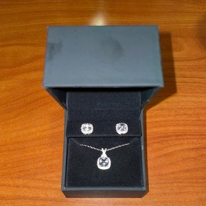 boight it for the wrong girl need to sell it